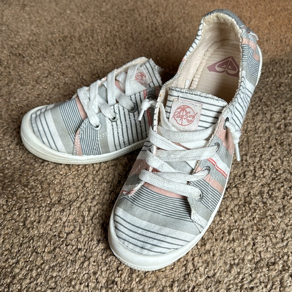 Women's Roxy Slip On Stripe Canvas Tennis Shoes. Size 7